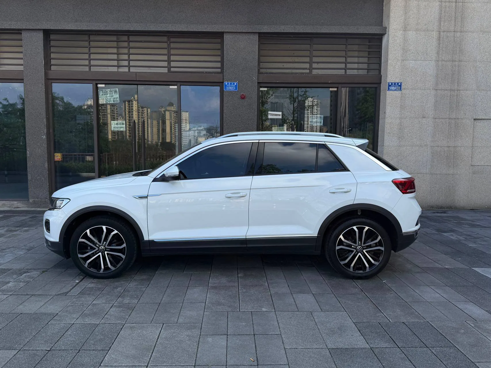 Volkswagen T-Roc 280TSI DSG 4Motion Luxury — фото 5