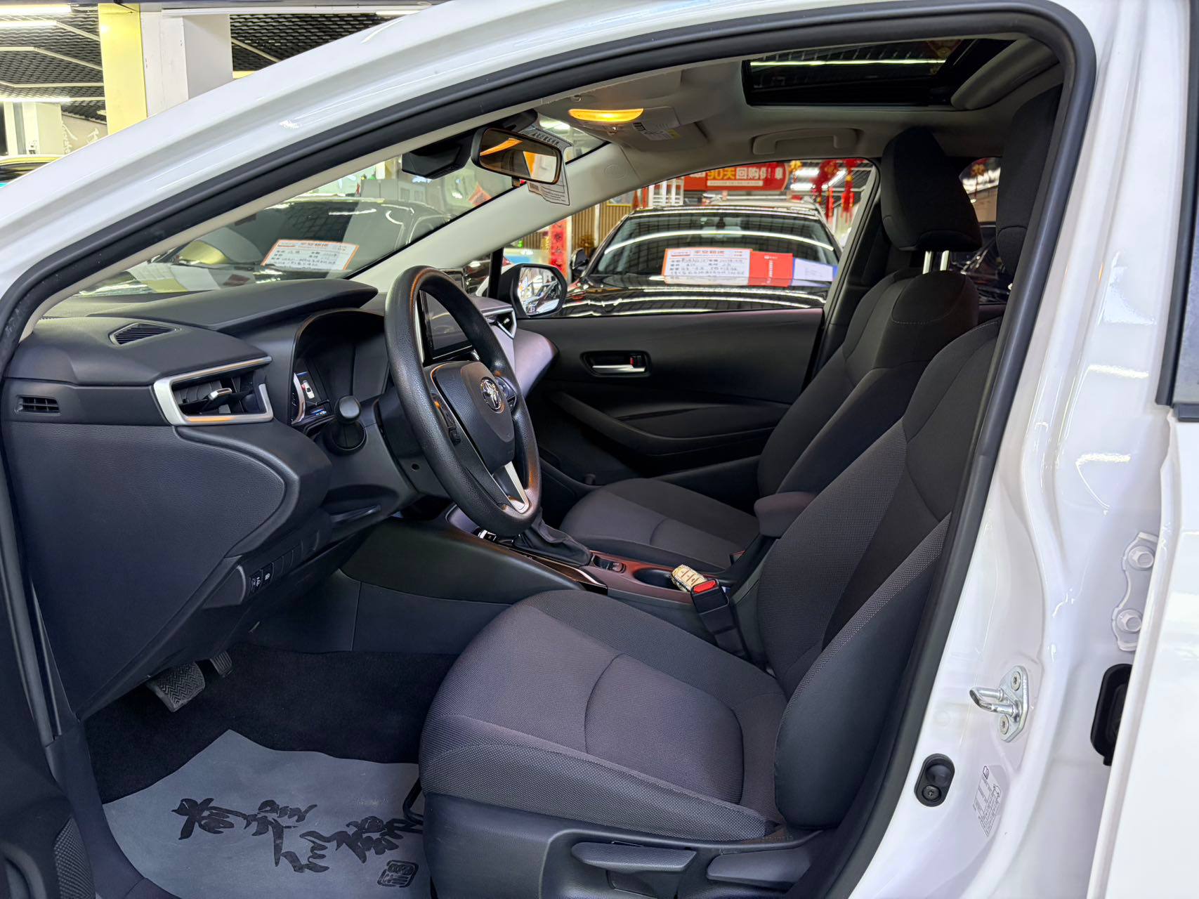Toyota Corolla 1.5L CVT Elite — фото 6